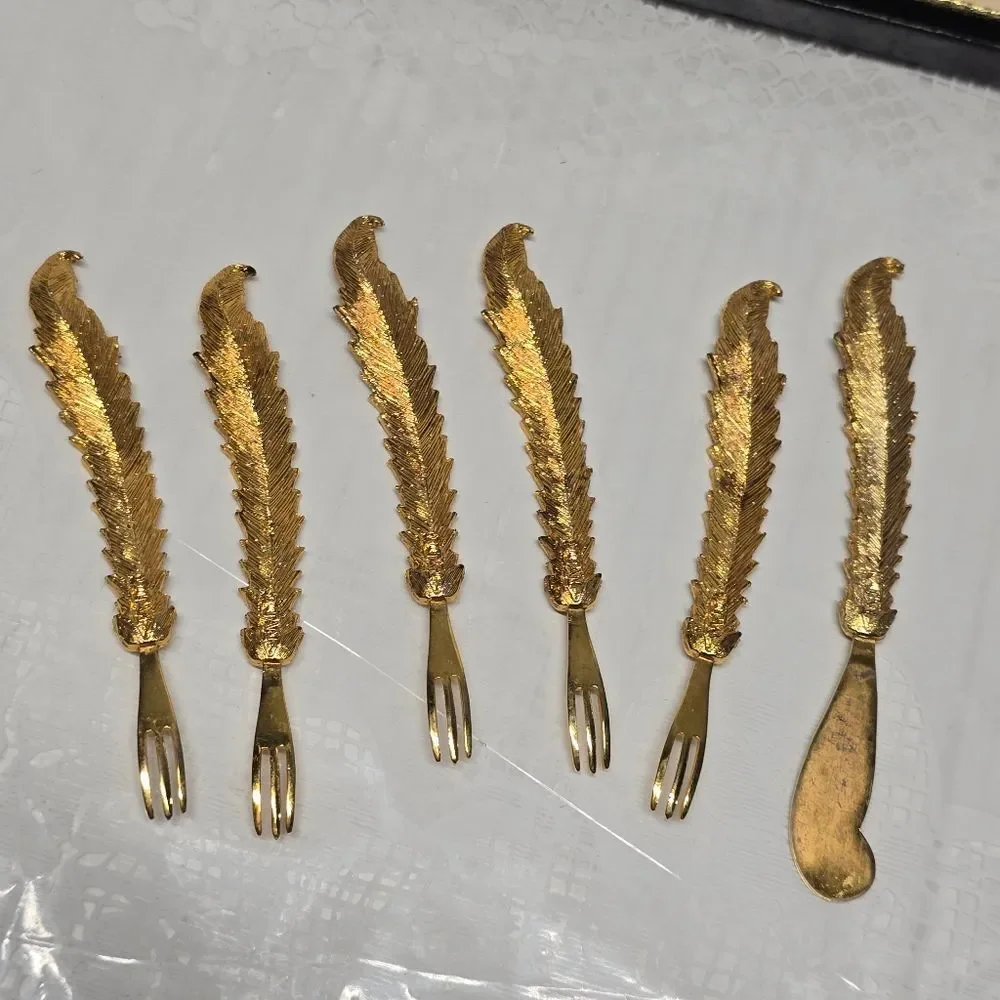 Janis Collection Hors d'oeuvre Gold Appetizer 5 Picks Forks & 1 Spread Knife